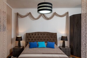 1 bedroom, iron/ironing board, internet, bed sheets
