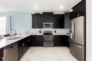 House | Private kitchen | Dishwasher, cookware/dishes/utensils