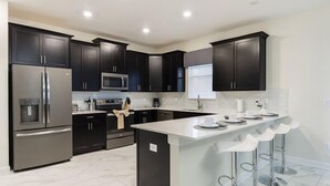 House | Private kitchen | Coffee/tea maker, fridge, microwave, oven - 6BR 6BA Pool Home in ChampionsGate (Davenport)