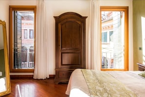 2 slaapkamers, een strijkplank/strijkijzer, gratis wifi, beddengoed