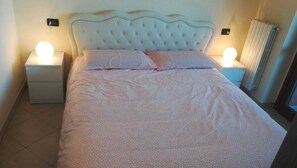 1 bedroom, in-room safe, iron/ironing board, free WiFi