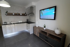 Fridge, microwave, stovetop, coffee/tea maker - Apartment with large terrace and beautiful pool view, solarium, private parking (Costa Adeje)
