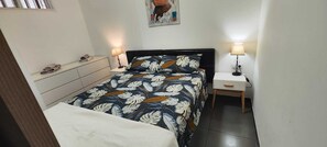 Coffres-forts dans les chambres, fer et planche à repasser