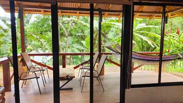 Habitación Deluxe, 2 camas Queen size (Roble) | 1 habitación, ropa de cama hipoalergénica y camas con pillow-top