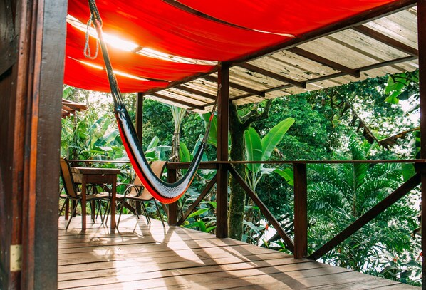 Deluxe-bungalow, 2 keskisuurta parisänkyä (Roble) | Näkymä huoneesta