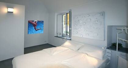 G30 Finalborgo Lodging - Design and Relaxation in the Medieval Village (with safe Bike Box)