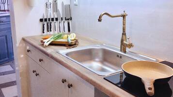 冰箱、烤箱、茶具/咖啡用具、电热水壶