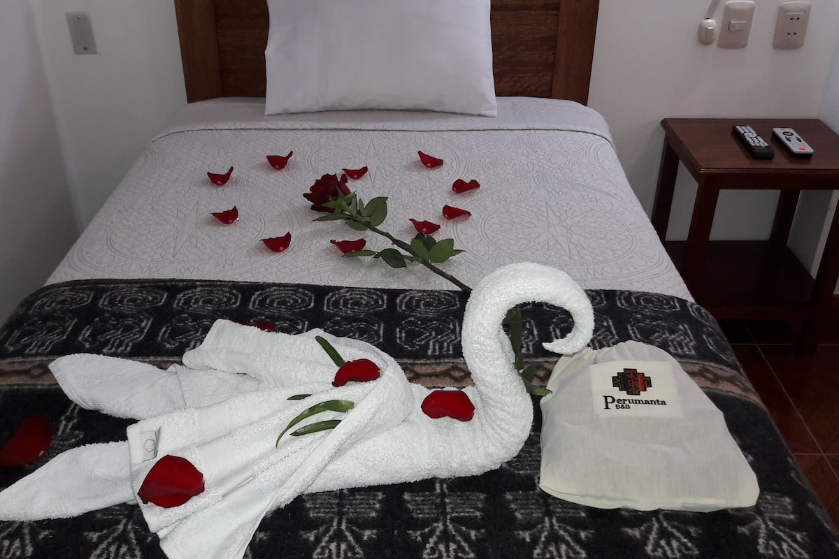 Free WiFi, bed sheets