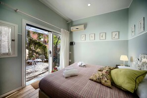 1 bedroom, iron/ironing board, travel cot, free WiFi - Garden Room Casa Satta Olbia City Center (Olbia)