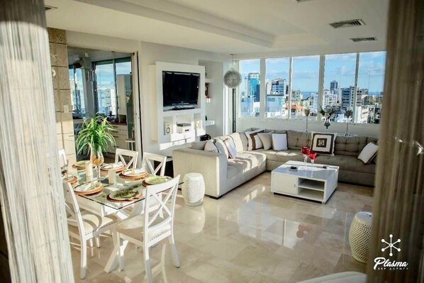 Living area - 2BR Apt Naco at Torre Kensington by ASVR (Santo Domingo)