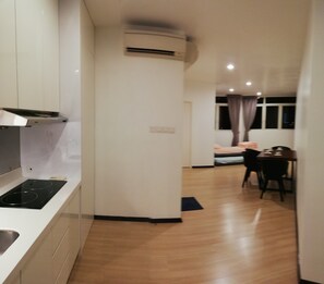 1 dormitori, planxa i posts de planxar i wifi 