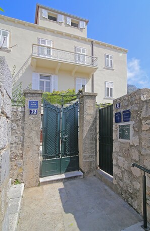 Exterior detail - Vicina Summer Apartments - One Bedroom Apartment with Terrace and Side Sea View - Marija Ana (Dubrovnik)