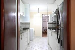 Apartment, 2 Bedrooms | Private kitchen