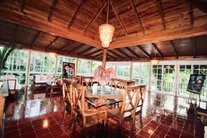 Villa, 3 Schlafzimmer (2.5 Bathrooms) | Essbereich im Zimmer