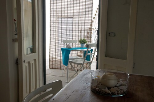Sea view studio apartment just 30 meters from the beach 