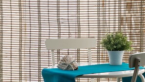 Outdoor dining - Sea view studio apartment just 30 meters from the beach  (Marina di Novaglie)