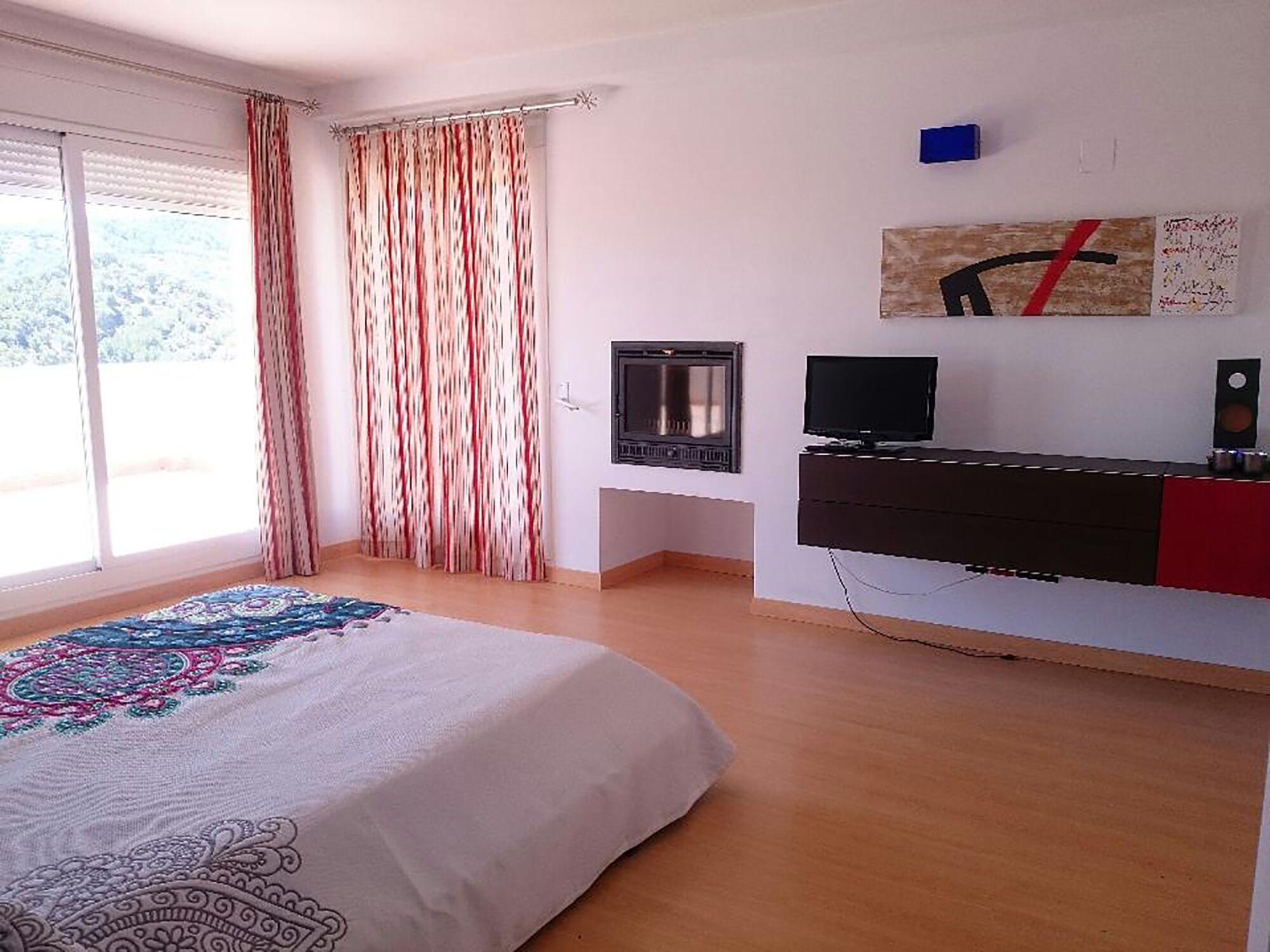 4 bedrooms, in-room safe, iron/ironing board, WiFi