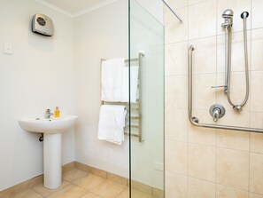 Designer toiletries, hair dryer, bathrobes, slippers - Amuri Villas (Clive)