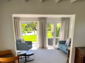 럭셔리 로프트 | 고급 침구, 각각 다른 스타일의 인테리어, 각각 다르게 가구 비치, 다리미/다리미판