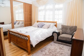 4 makuuhuonetta, silitysrauta/-lauta, Wi-Fi, vuodevaatteet