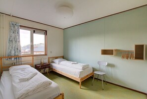 3 habitaciones, cuna de viaje, wifi y ropa de cama 
