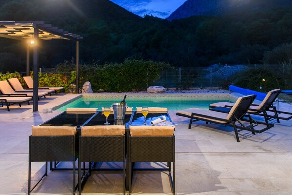 Piscina all'aperto, una piscina riscaldata