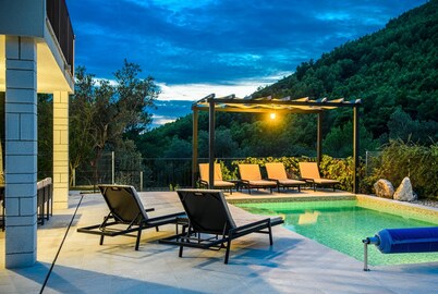 Holiday house on Makarska Riviera, with heated pool and three bedrooms.