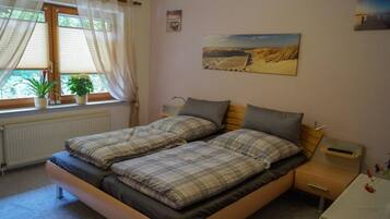 3 Schlafzimmer, Schreibtisch, schallisolierte Zimmer