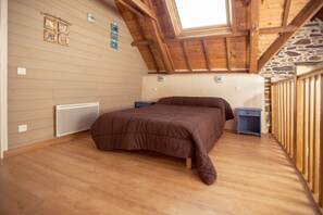 3 chambres, fer et planche à repasser, Wi-Fi gratuit, draps fournis