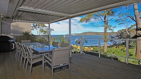 Outdoor dining. Denham Avenue Whole House Beachside Escape
