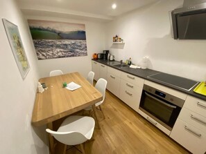 Kühlschrank, Ofen, Herdplatte, Geschirrspüler