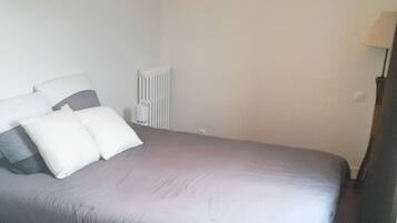 2 bedrooms, bed sheets