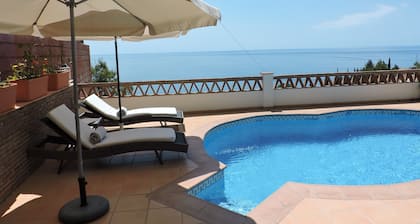 Villa avec vue imprenable sur la mer et piscine privée