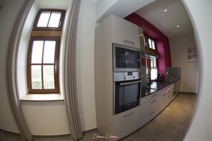 Fridge, microwave, oven, stovetop