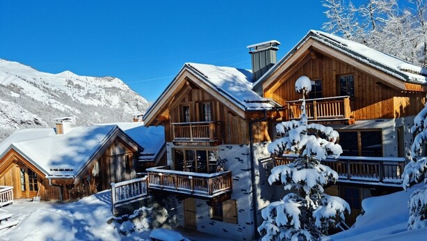 A wooden chalet with multiple balconies and a snow-covered landscape. - The mountain with family or friends ... the cottage "Huski" is for you! (Valloire)