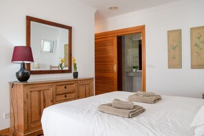 3 quartos, ferros/tábuas de passar roupa, Wi-Fi, roupa de cama