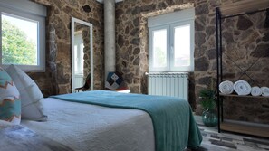 3 bedrooms, iron/ironing board, travel crib, WiFi