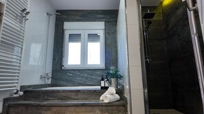 Combined shower/tub, hair dryer, slippers, towels