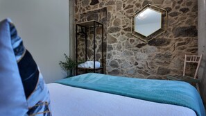 3 bedrooms, iron/ironing board, travel cot, WiFi - CASA DO JOSÉ in the heart of the Ribeira Sacra (Panton)