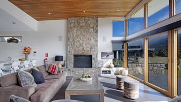 Chalet, 2 Bedrooms, Mountain View | Interior