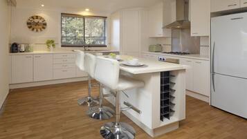 Family House, 3 Bedrooms, 2 Bathrooms (1 Queen, 1 Tri-Bunk, 2 Bunks) | Private kitchen | Full-size fridge, microwave, oven, stovetop