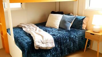 Family House, 3 Bedrooms, 2 Bathrooms (1 Queen, 1 Tri-Bunk, 2 Bunks) | 3 bedrooms, iron/ironing board, free WiFi, bed sheets