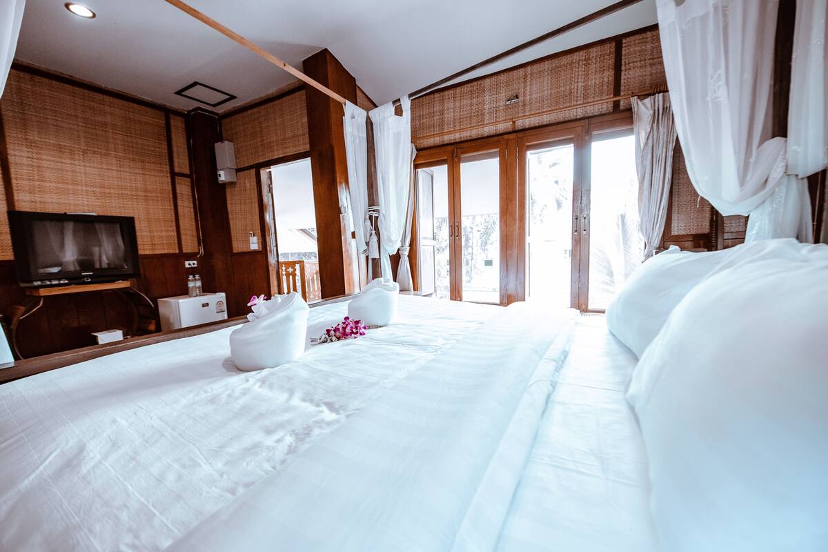 Classic Double Room | Minibar, individually decorated, desk, blackout drapes