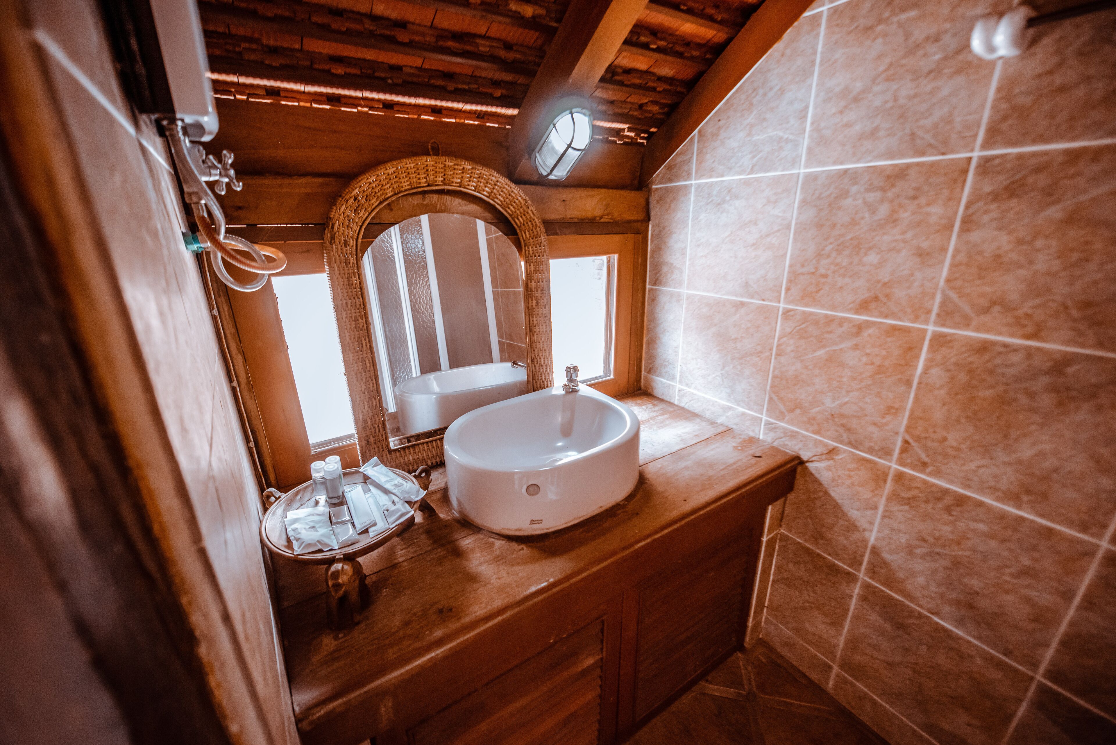 deluxe double room | bathroom sink