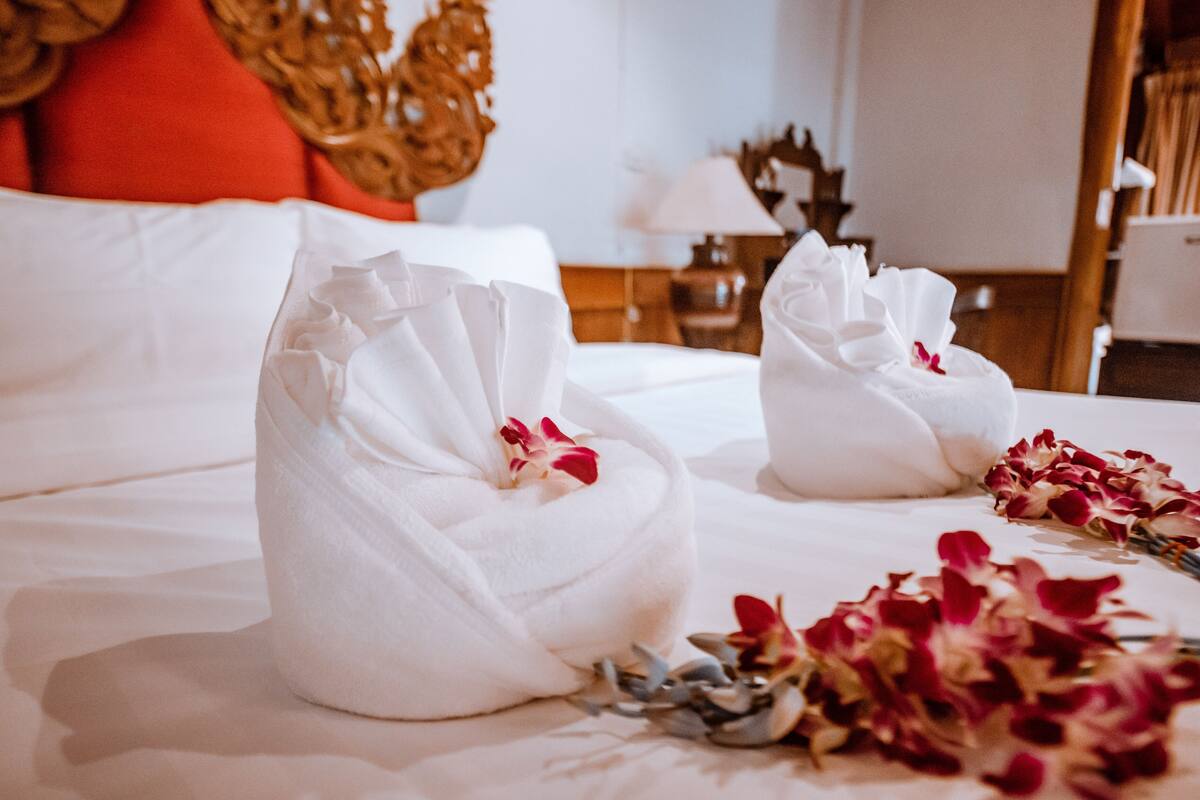 Deluxe Double Room | Minibar, individually decorated, desk, blackout drapes