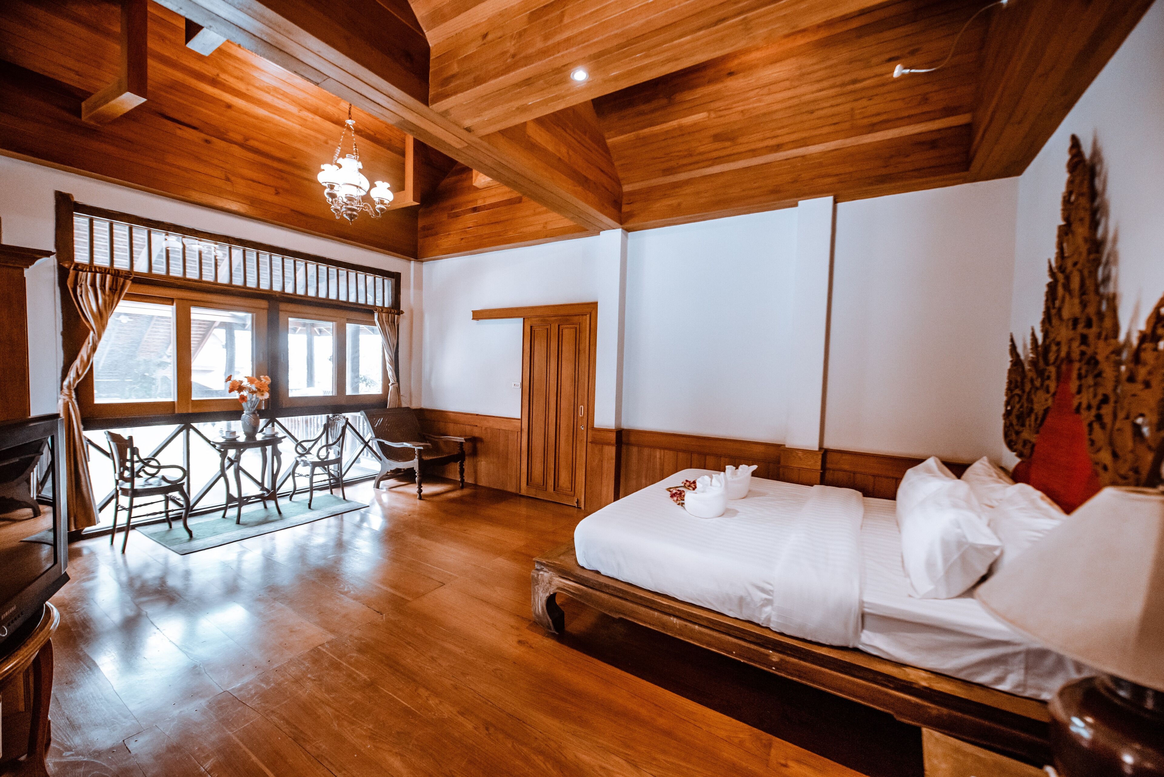 deluxe double room | minibar, individually decorated, desk, blackout curtains