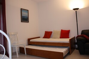 1 habitación, tabla de planchar con plancha, wifi y ropa de cama 
