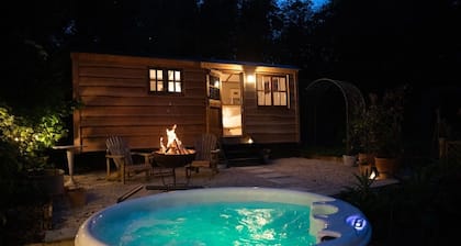 Luxury Shepherds Hut with hot tub and WiFi in rural location near Bath +Bristol