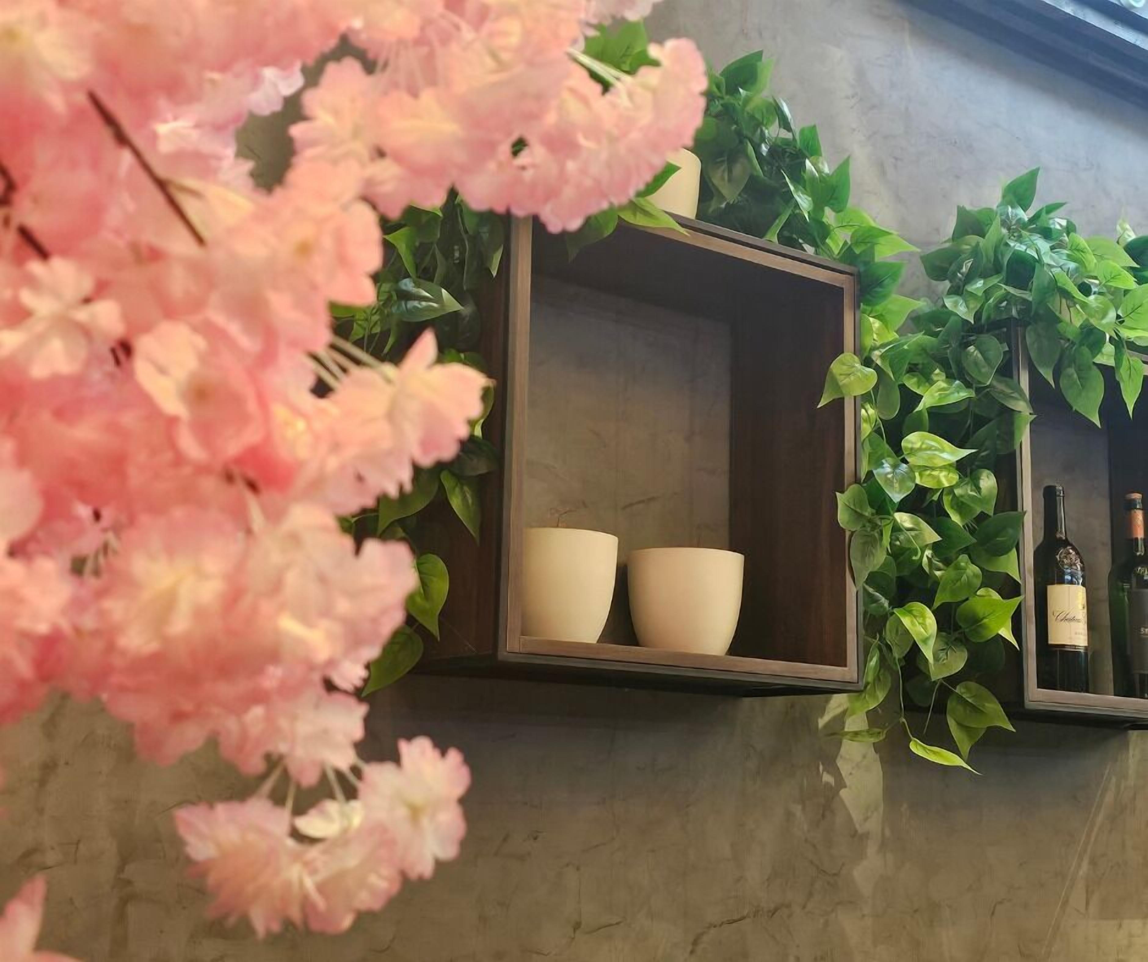 breakfast, lunch, dinner served; international cuisine