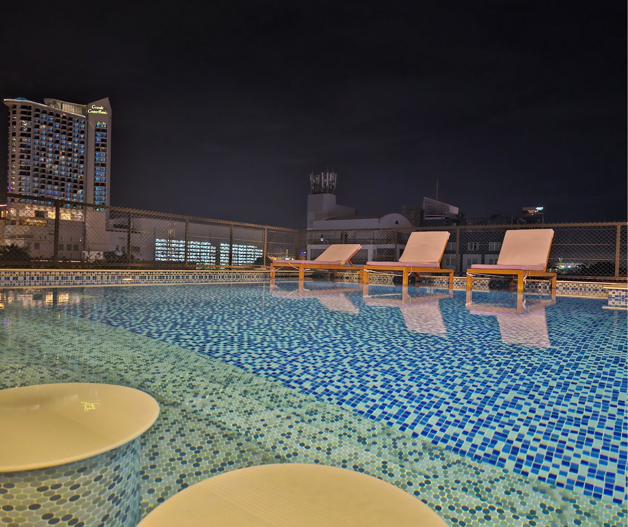 outdoor pool, open 8:00 am to 9:00 pm, free pool cabanas, pool umbrellas